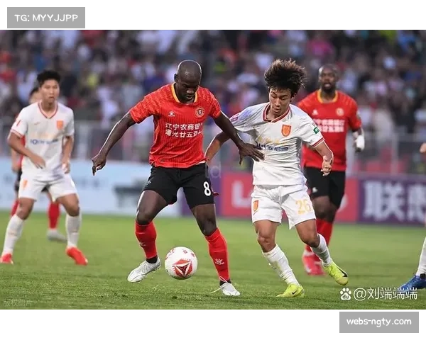 烟雾中比赛:辽宁铁人对阵国安热身赛因焚烧秸秆暂停 烟雾中比赛:辽宁铁人对阵国安热身赛因焚烧秸秆暂停